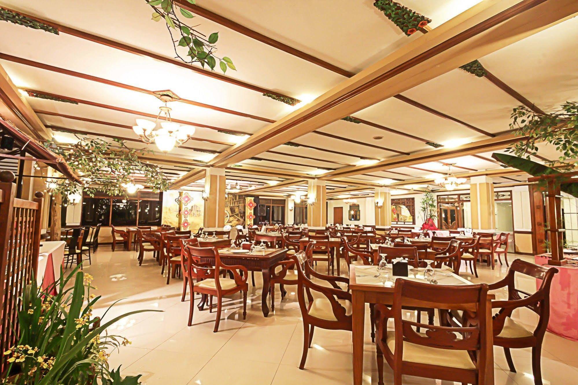 Royal Orchids Garden Hotel&Condominium Batu  Buitenkant foto